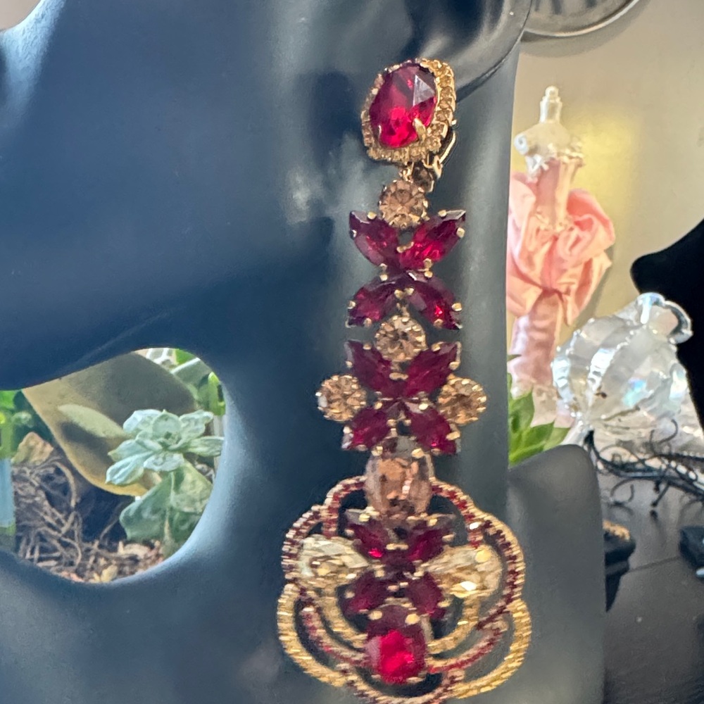 Elegant Red and Gold Statement Earrings. 0520